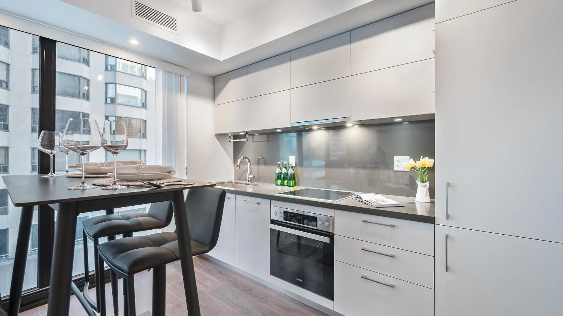 Yorkville Plaza Suites Toronto